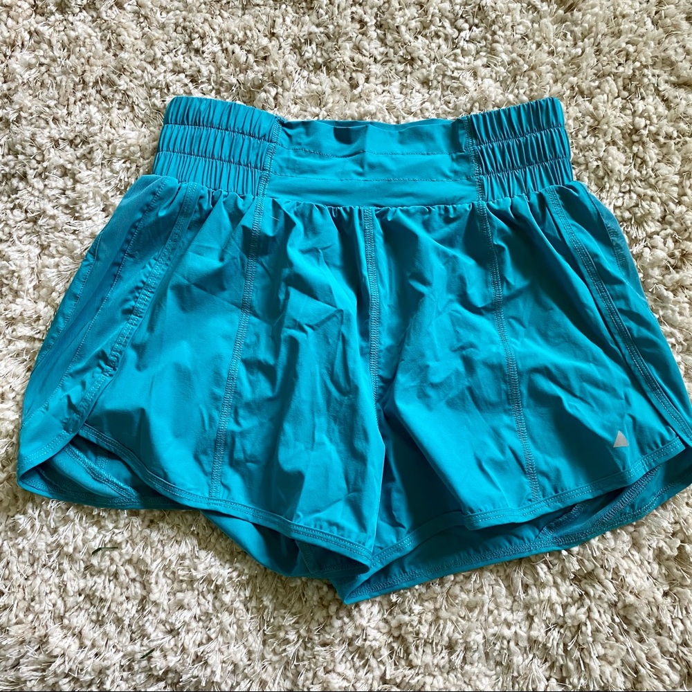 Balance Athletica breeze shorts - size Small